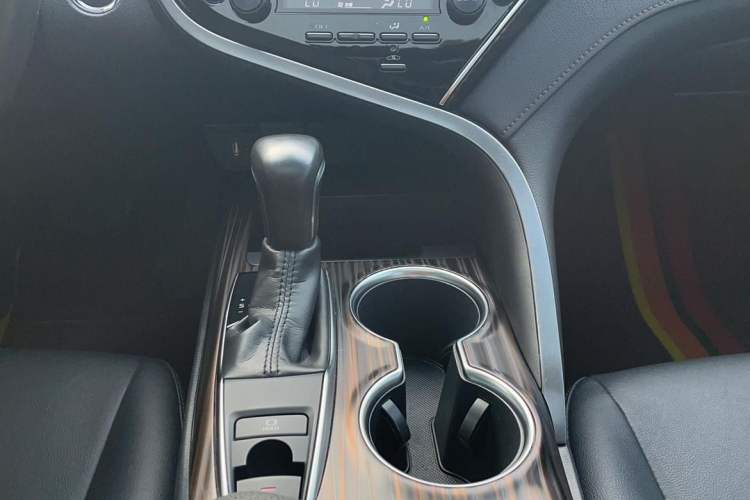 Used Toyota Camry 2018 2.0G Luxury Edition Gear Lever