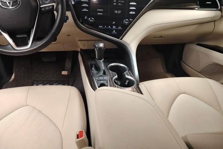 Used Toyota Camry 2018 2.5G Luxury Edition Gear Lever