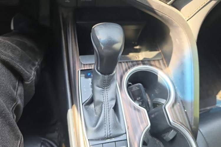 Used Toyota Camry 2018 Dual-Engine 2.5 HG Luxury Edition Gear Lever