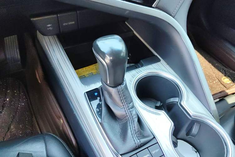 Used Toyota Camry 2018 Dual-Engine 2.5 HG Luxury Edition Gear Lever