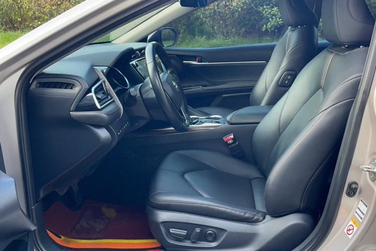 Used Toyota Camry 2018 2.0G Luxury Edition Interior 2