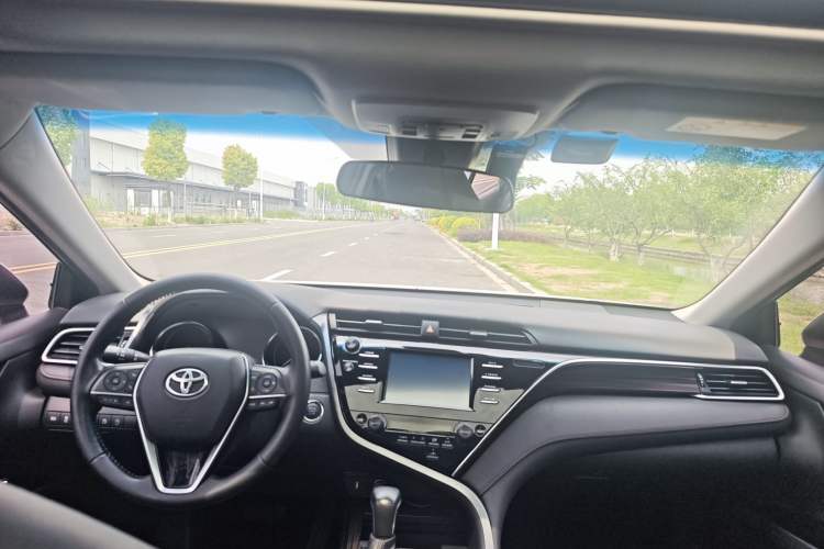 Used Toyota Camry 2018 2.0G Luxury Edition Interior 3