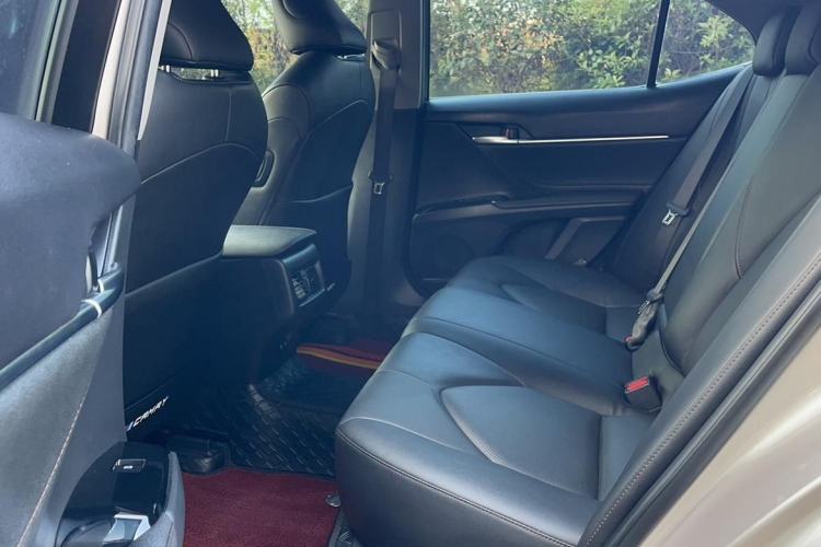Used Toyota Camry 2018 2.0G Luxury Edition Interior 3