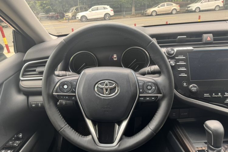 Used Toyota Camry 2018 2.5G Luxury Edition Interior 4