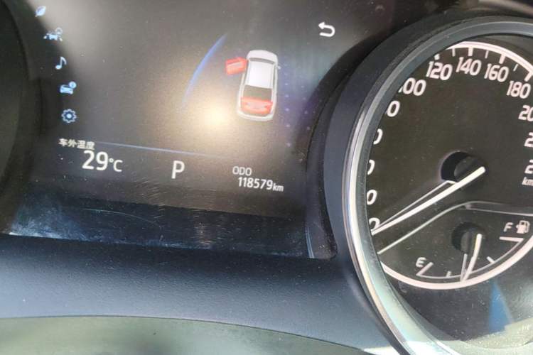 Used Toyota Camry 2018 Dual-Engine 2.5 HG Luxury Edition Odometer Close Up