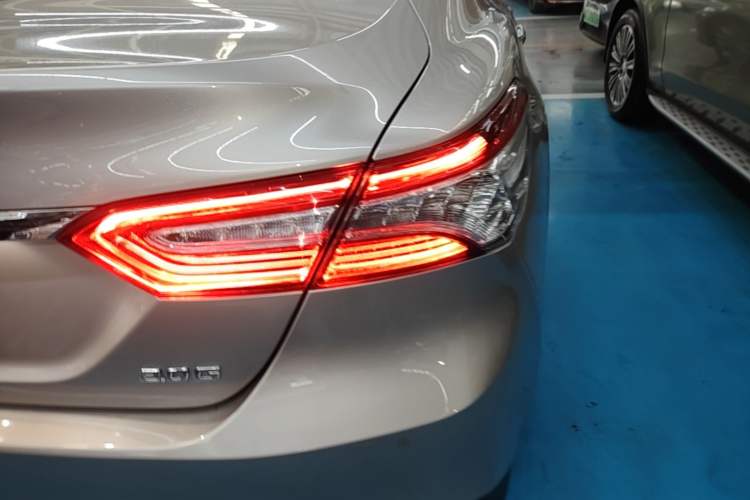Used Toyota Camry 2018 2.0G Luxury Edition Right Rear Taillight