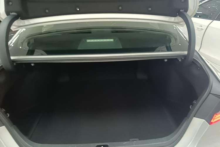 Used Toyota Camry 2018 2.0G Luxury Edition Trunk