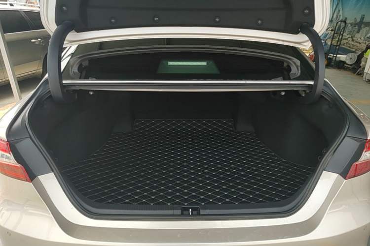 Used Toyota Camry 2018 2.5G Luxury Edition Trunk