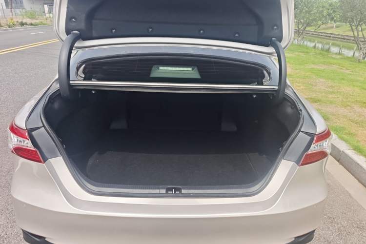 Used Toyota Camry 2018 2.0G Luxury Edition Trunk
