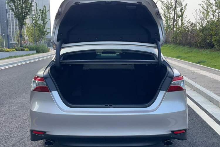 Used Toyota Camry 2018 2.0G Luxury Edition Trunk