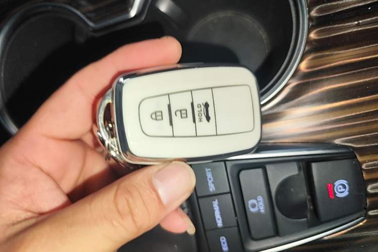Used Toyota Camry 2018 2.5G Luxury Edition Vehicle Key