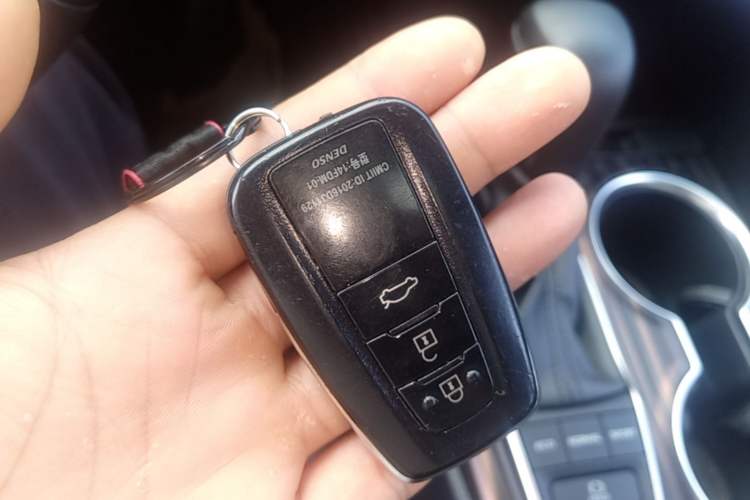Used Toyota Camry 2018 2.5G Luxury Edition Vehicle Key