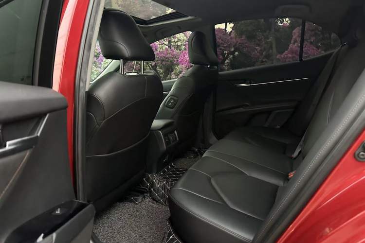 Used Toyota Camry 2018 2.0G Luxury Edition Interior 4