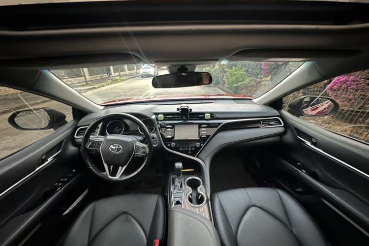 Used Toyota Camry 2018 2.0G Luxury Edition Interior 5