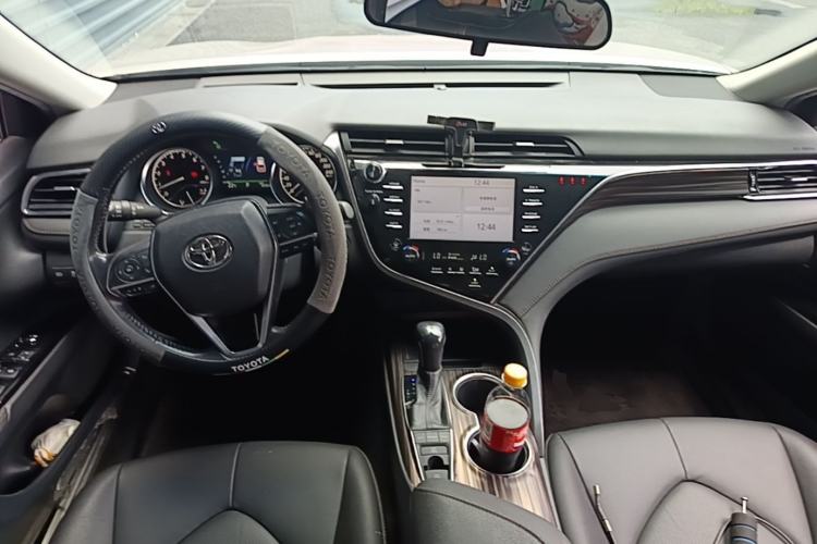 Used Toyota Camry 2018 2.5G Luxury Edition Center Console