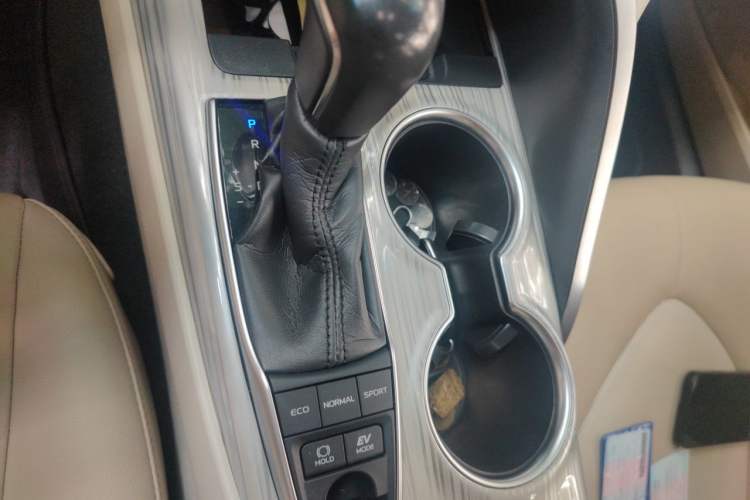 Used Toyota Camry 2018 Dual-Engine 2.5 HG Luxury Edition Gear Lever