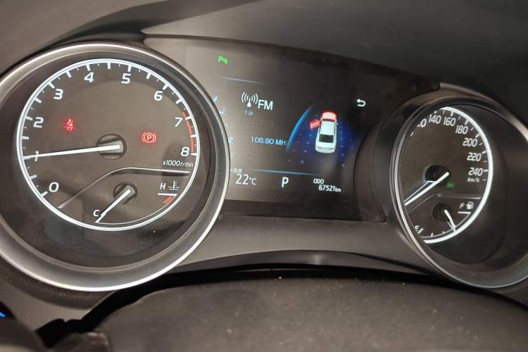 Used Toyota Camry 2018 2.5G Luxury Edition Odometer Close Up