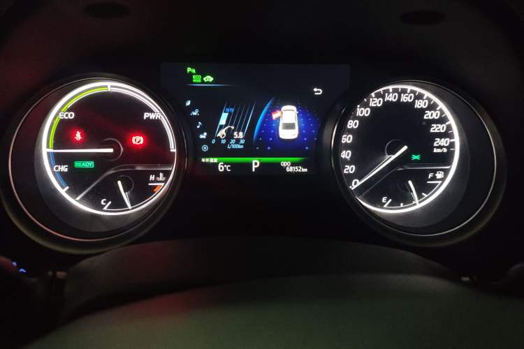 Used Toyota Camry 2018 Dual-Engine 2.5 HG Luxury Edition Odometer Close Up