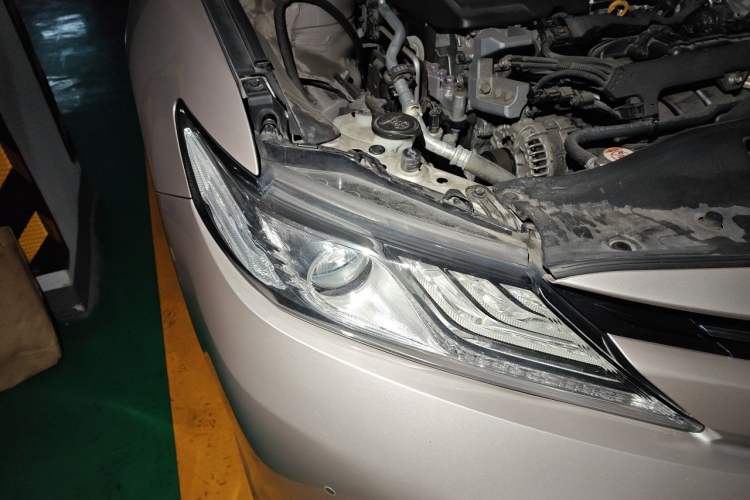Used Toyota Camry 2018 2.5G Luxury Edition Right Front Headlight