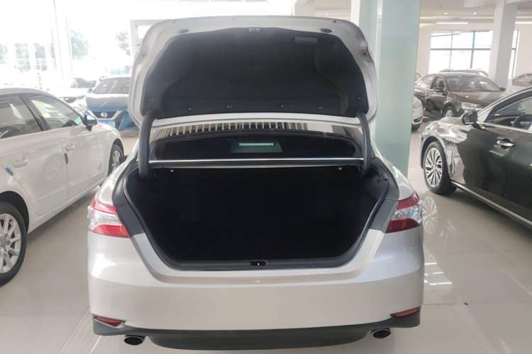 Used Toyota Camry 2018 2.0G Luxury Edition Trunk