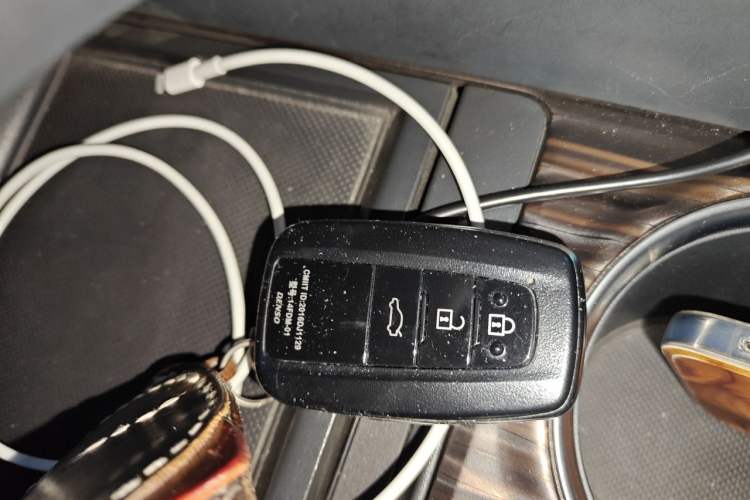 Used Toyota Camry 2018 2.5G Luxury Edition Vehicle Key