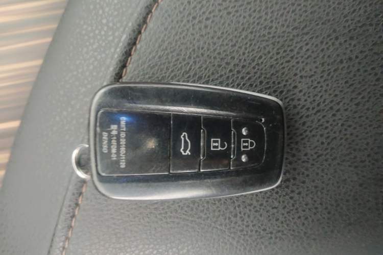 Used Toyota Camry 2018 2.0G Luxury Edition Vehicle Key