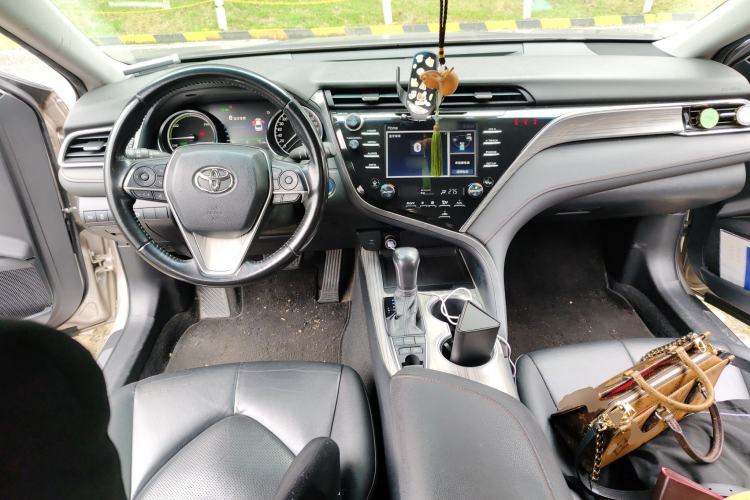 Used Toyota Camry 2018 Dual-Engine 2.5 HG Luxury Edition Center Console