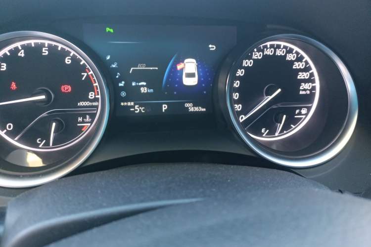 Used Toyota Camry 2018 2.5G Luxury Edition Odometer Close Up