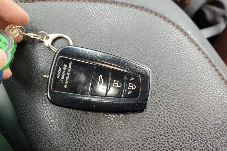 Used Toyota Camry 2018 Dual-Engine 2.5 HG Luxury Edition Vehicle Key