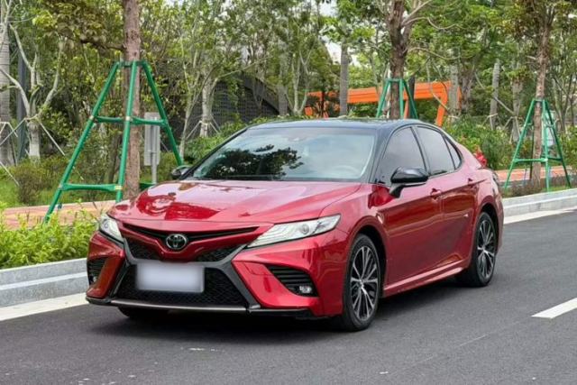 Toyota Camry 2018 2.5S Fēngshàng Edition مستعملة
