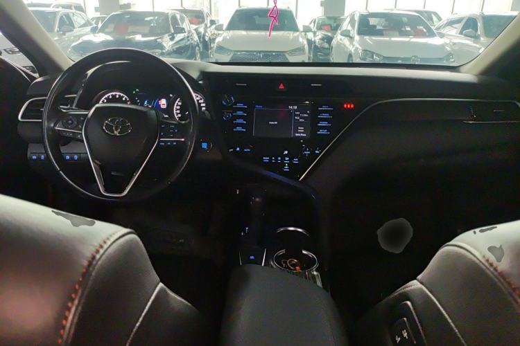Used Toyota Camry 2018 2.0G Luxury Edition Center Console