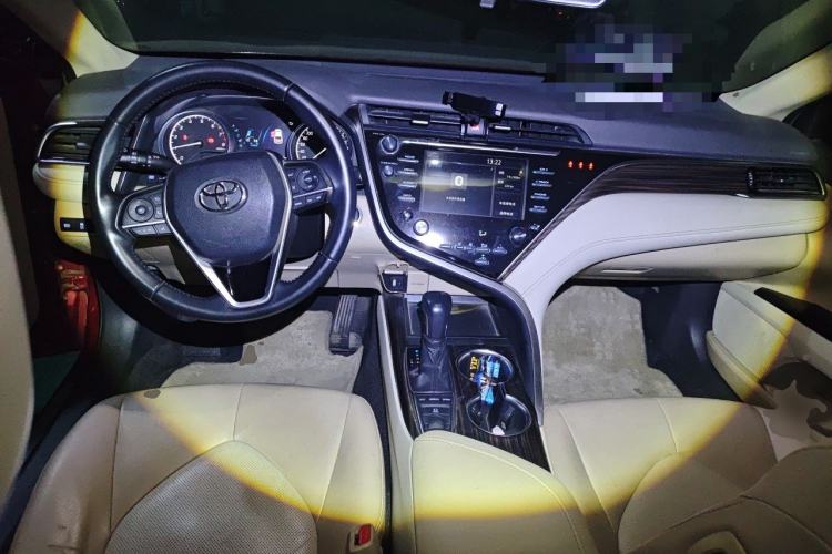 Used Toyota Camry 2018 2.5G Luxury Edition Center Console