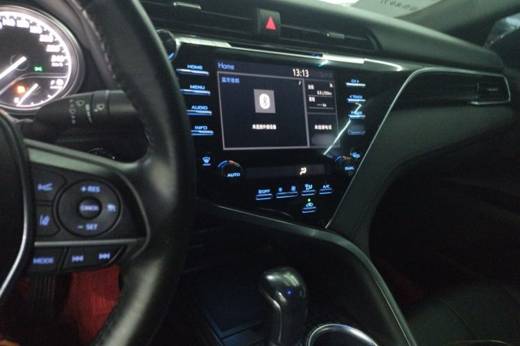 Used Toyota Camry 2018 2.5G Luxury Edition Center Console