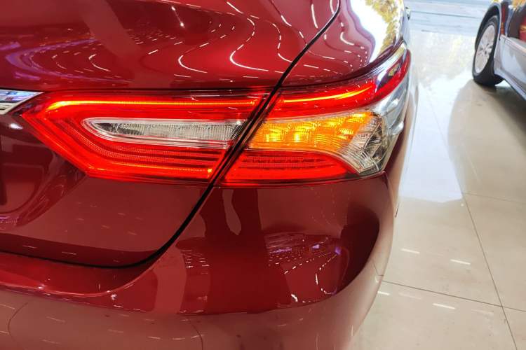 Used Toyota Camry 2018 2.0G Luxury Edition Exterior 6