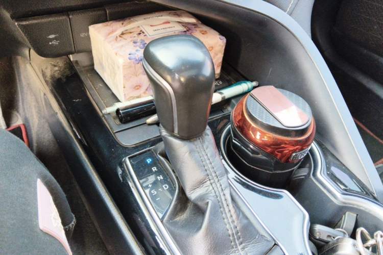 Used Toyota Camry 2018 2.5S Fēngshàng Edition Gear Lever