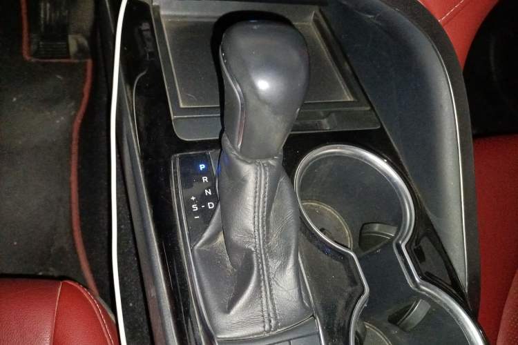 Used Toyota Camry 2018 2.5S Fēngshàng Edition Gear Lever