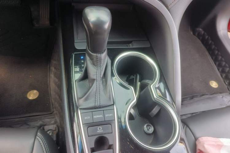 Used Toyota Camry 2018 2.0S FENGSHANG Edition Gear Lever