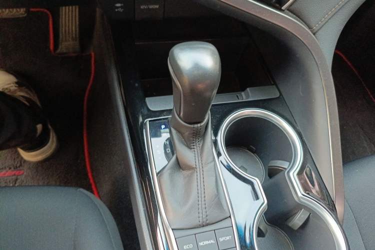 Used Toyota Camry 2018 2.0S FENGSHANG Edition Gear Lever