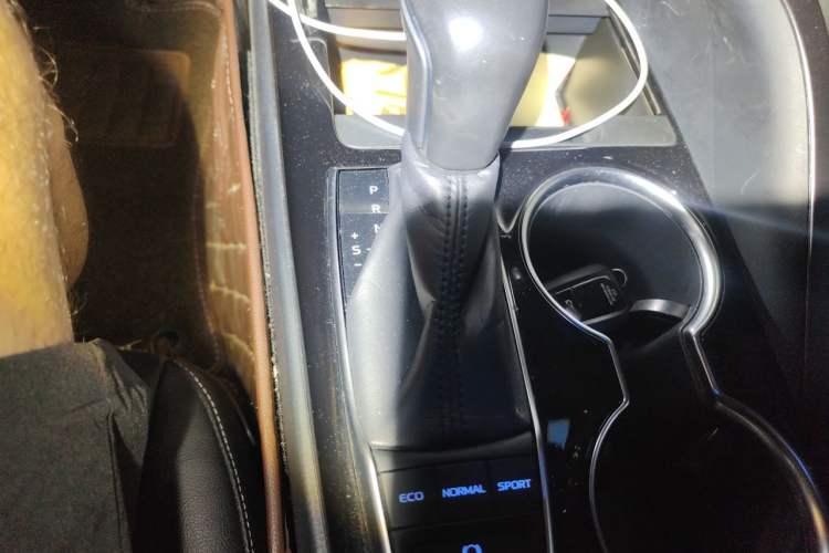 Used Toyota Camry 2018 2.5S Fēngshàng Edition Gear Lever
