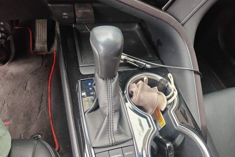 Used Toyota Camry 2018 2.5S Fēngshàng Edition Gear Lever