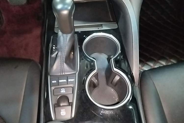Used Toyota Camry 2018 2.5S Fēngshàng Edition Gear Lever