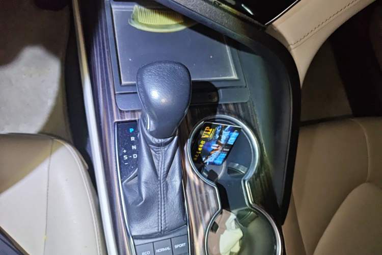 Used Toyota Camry 2018 2.5G Luxury Edition Gear Lever