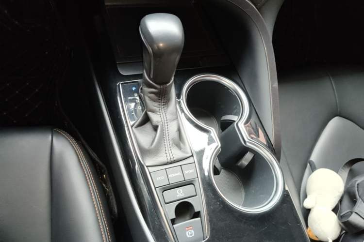 Used Toyota Camry 2018 2.0S FENGSHANG Edition Gear Lever