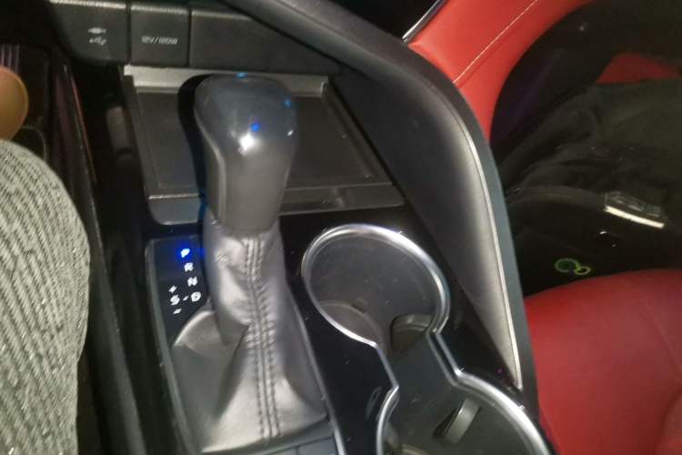 Used Toyota Camry 2018 2.5S Fēngshàng Edition Gear Lever