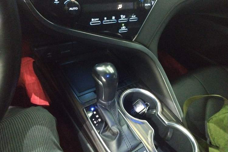 Used Toyota Camry 2018 2.5G Luxury Edition Gear Lever