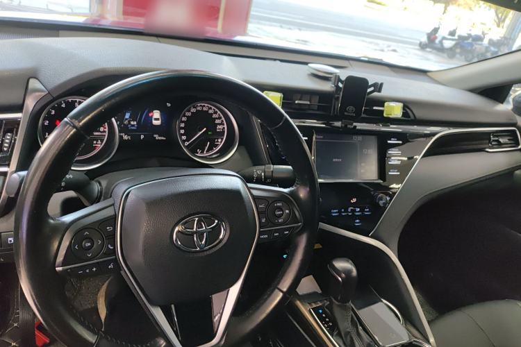 Used Toyota Camry 2018 2.0G Luxury Edition Interior 2