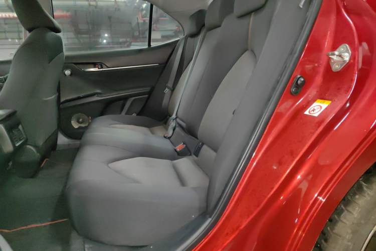 Used Toyota Camry 2018 2.0S FENGSHANG Edition Interior 4