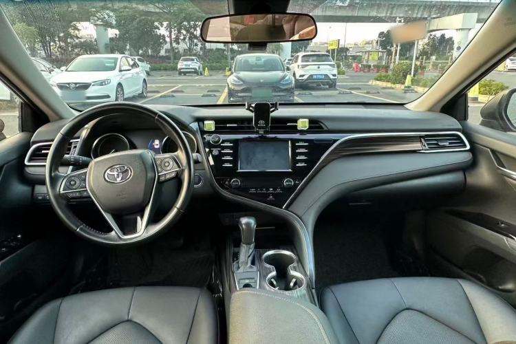Used Toyota Camry 2018 2.0G Luxury Edition Interior 5