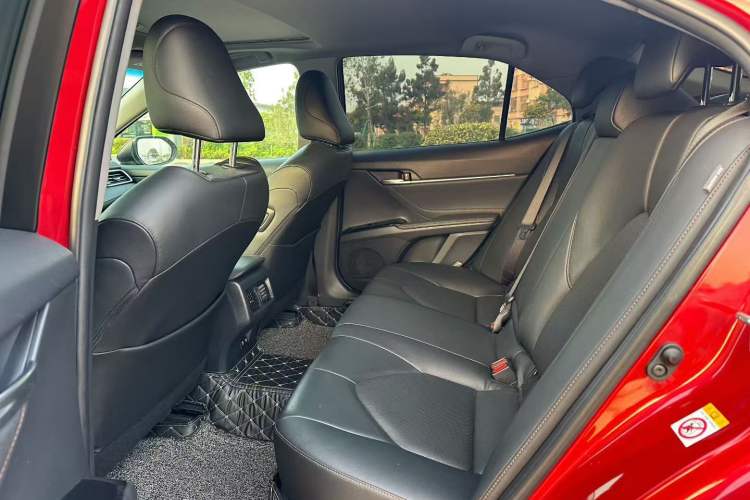 Used Toyota Camry 2018 2.0G Luxury Edition Interior 6