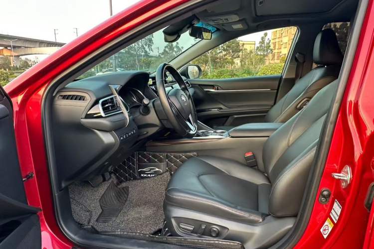 Used Toyota Camry 2018 2.0G Luxury Edition Interior 7
